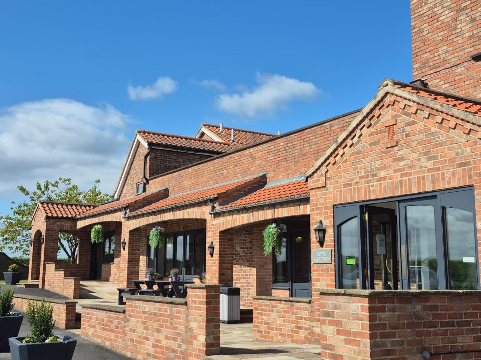 The White Horse Lodge Hotel Thirsk Exterior foto